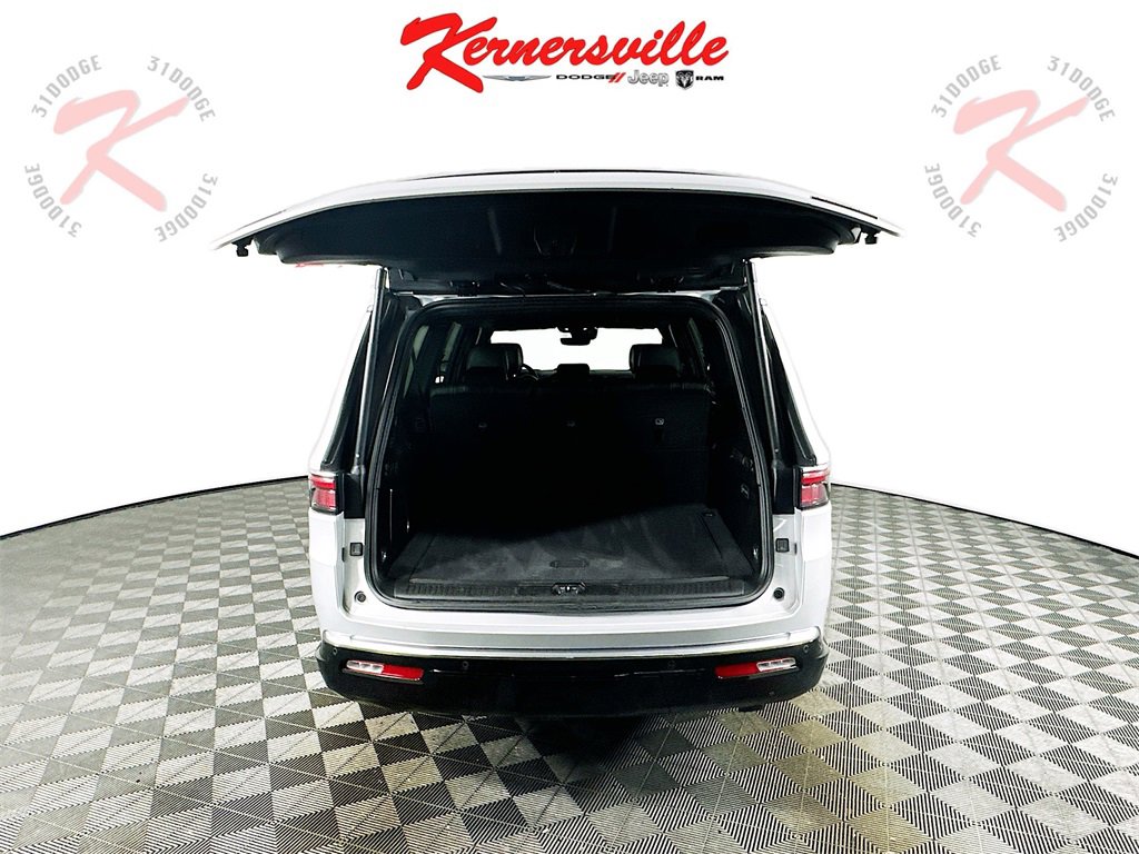 Used 2024 Jeep Wagoneer L Series II w/ Flexible Seating Group image 29