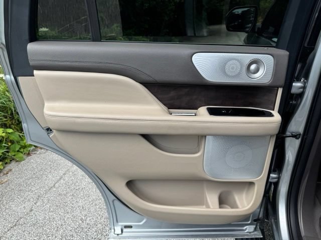 Used 2023 Lincoln Navigator Reserve AWD/4WD image 11