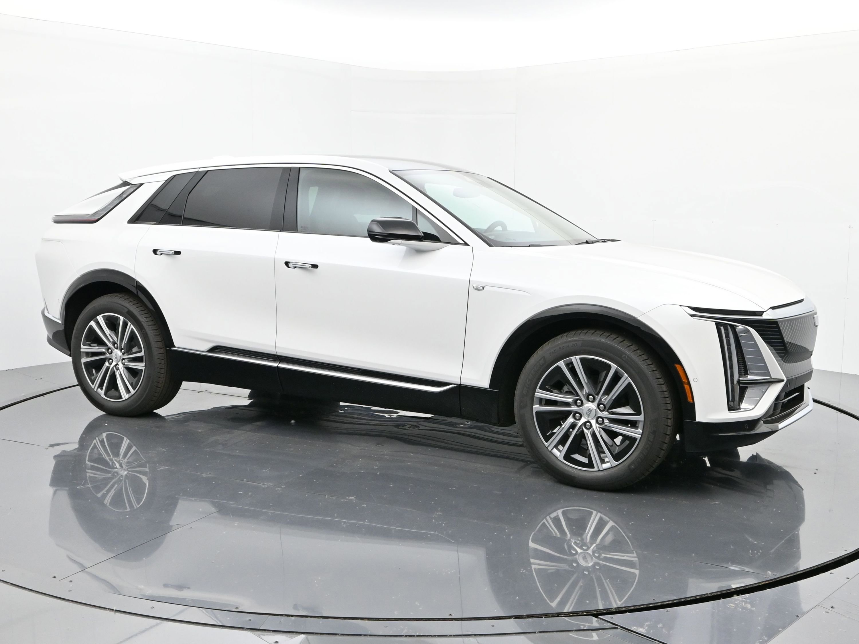 New 2025 Cadillac Lyriq Luxury image 7