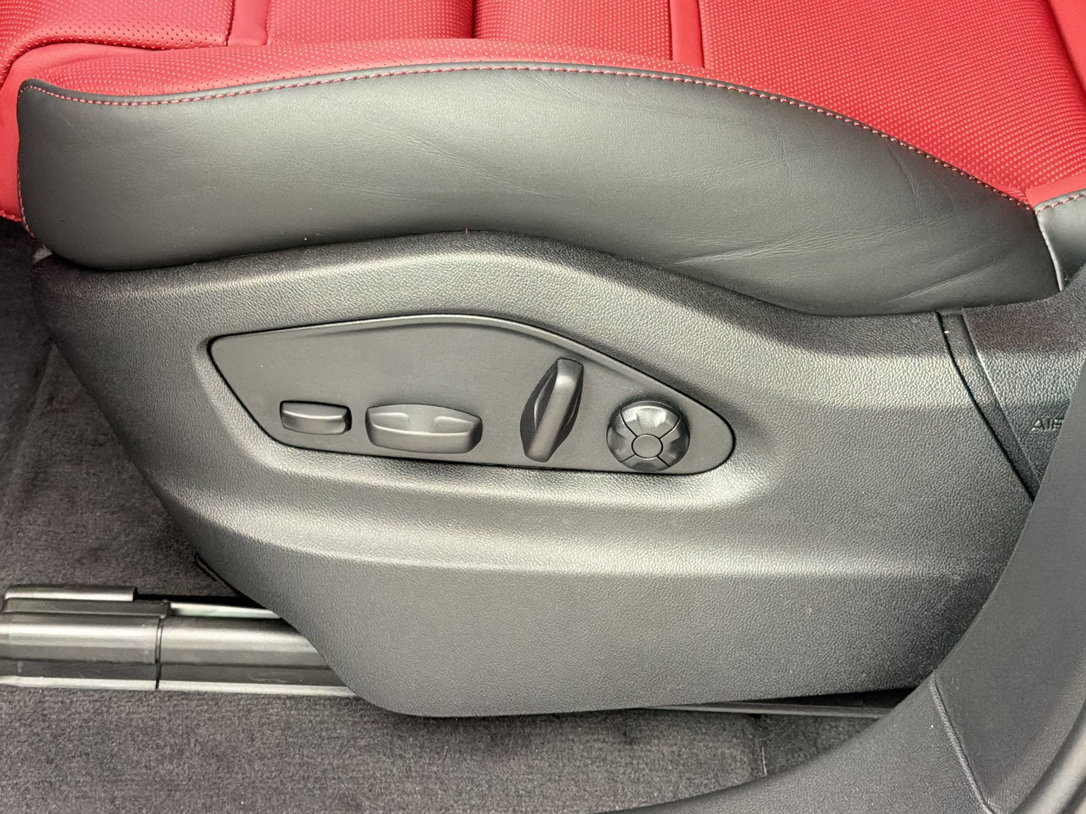 New 2026 Porsche Cayenne Coupe AWD/4WD image 14
