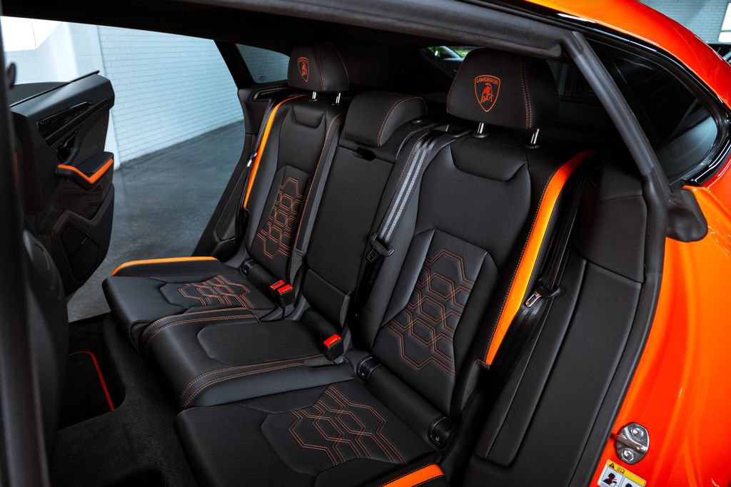 Used 2025 Lamborghini Urus SE AWD/4WD image 24