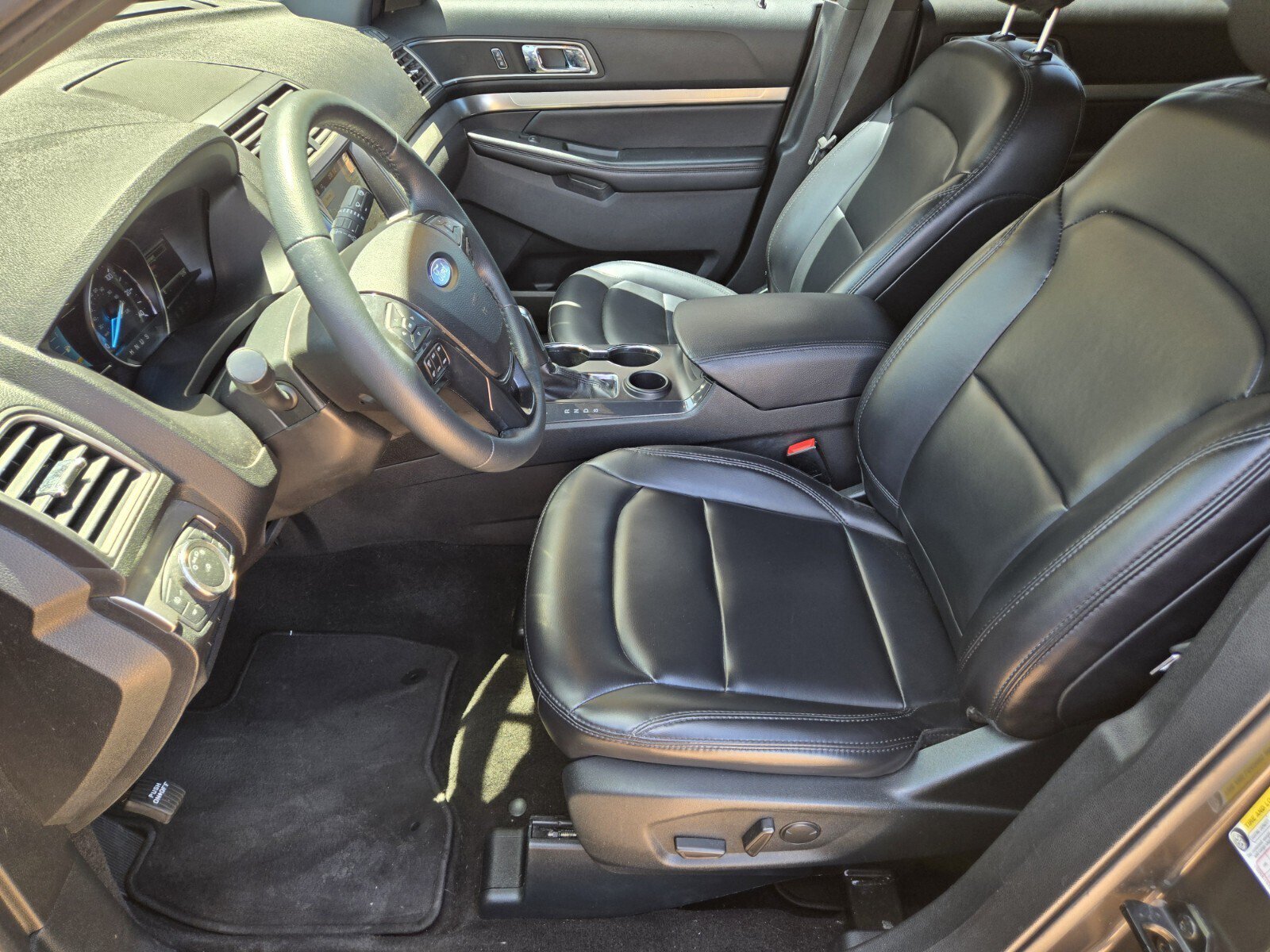 Used 2019 Ford Explorer XLT w/ Equipment Group 202A FWD image 7