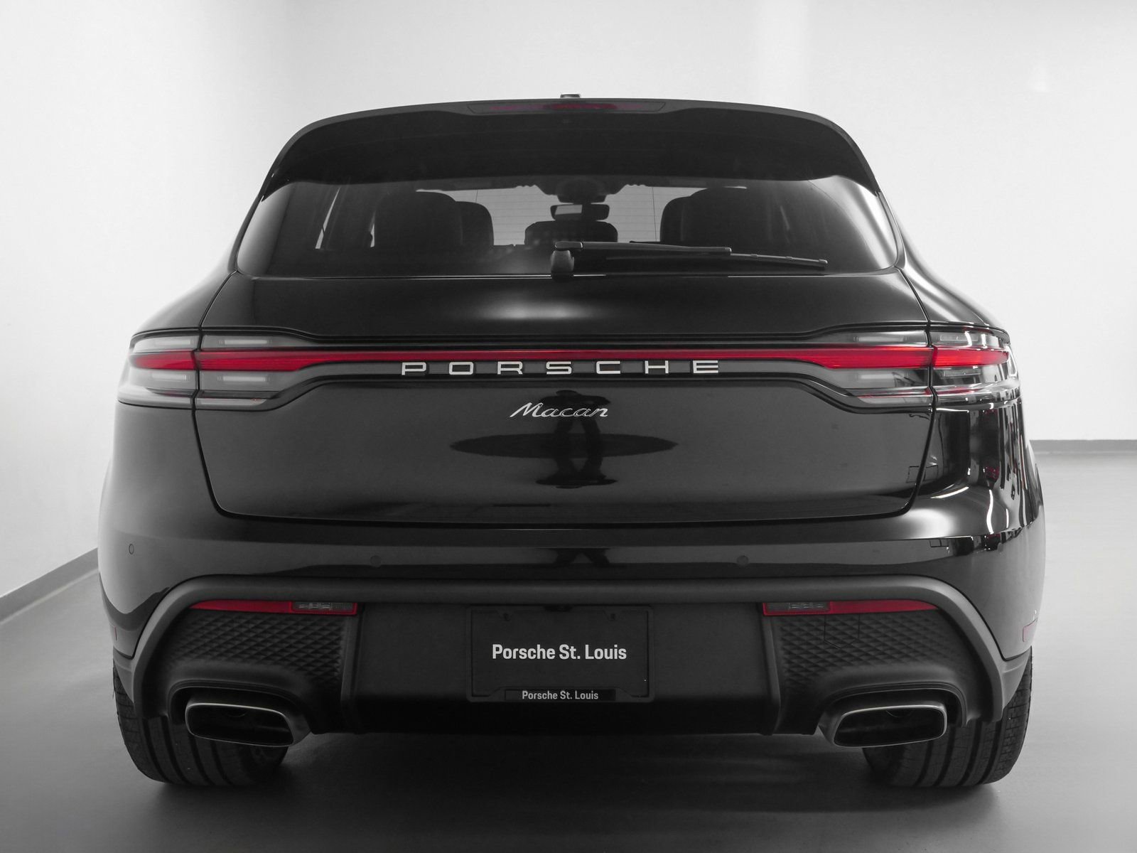Certified 2025 Porsche Macan image 6