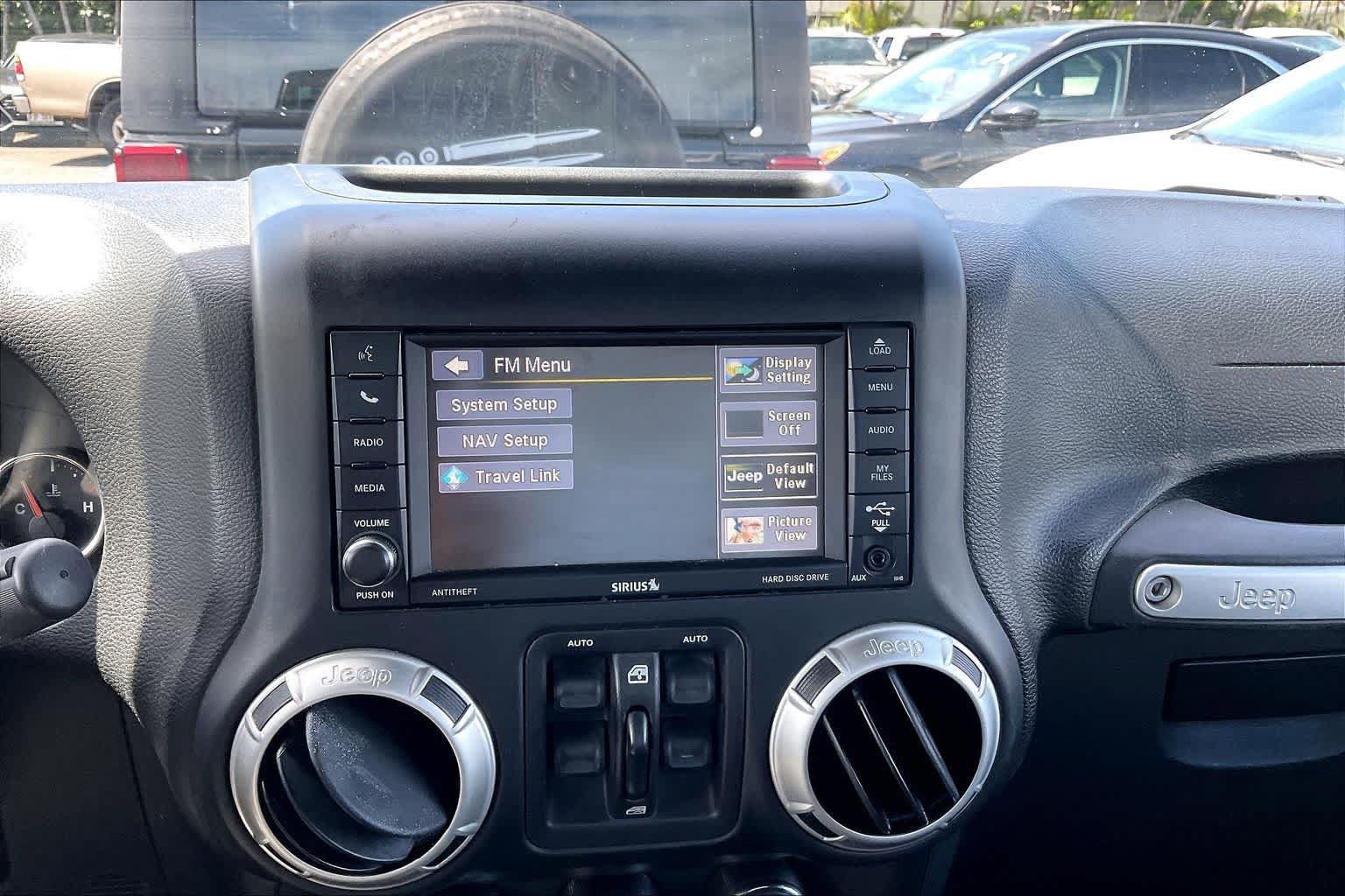Used 2017 Jeep Wrangler Unlimited Sahara w/ Connectivity Group AWD/4WD image 26