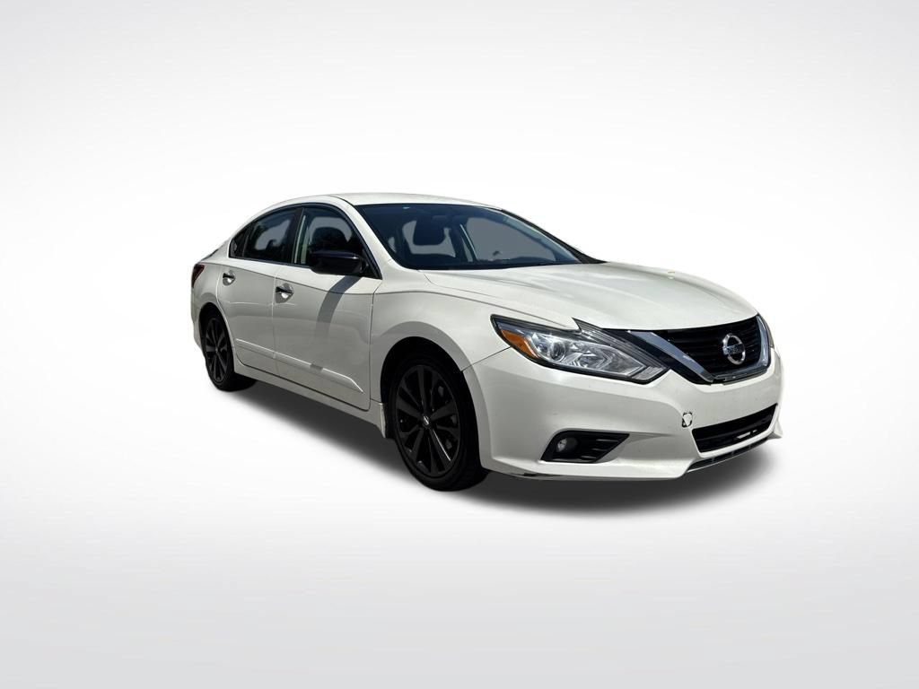 Used 2017 Nissan Altima 2.5 SR w/ Midnight Edition Package FWD image 2