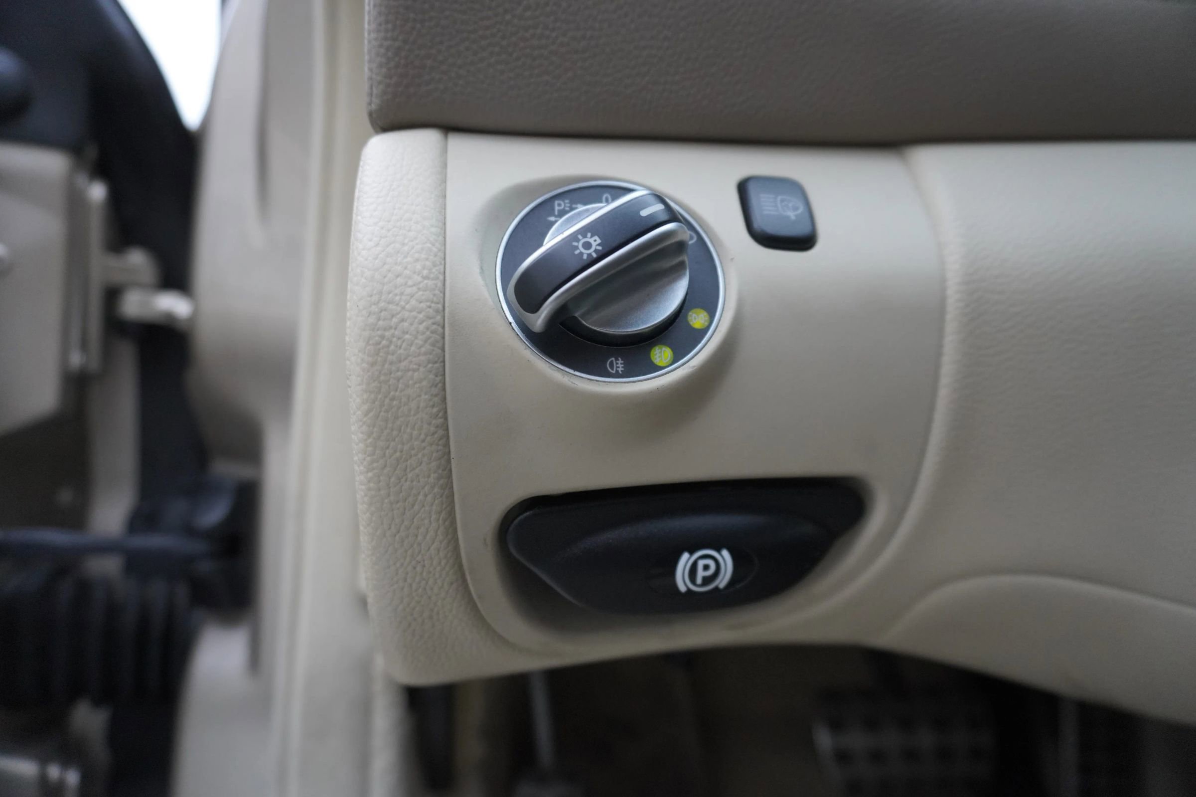 Used 2004 Mercedes-Benz SL 500 image 17