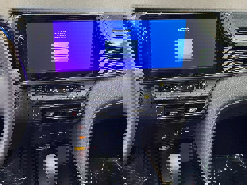 Used 2025 Toyota Camry XLE w/ Premium Plus Package image 16