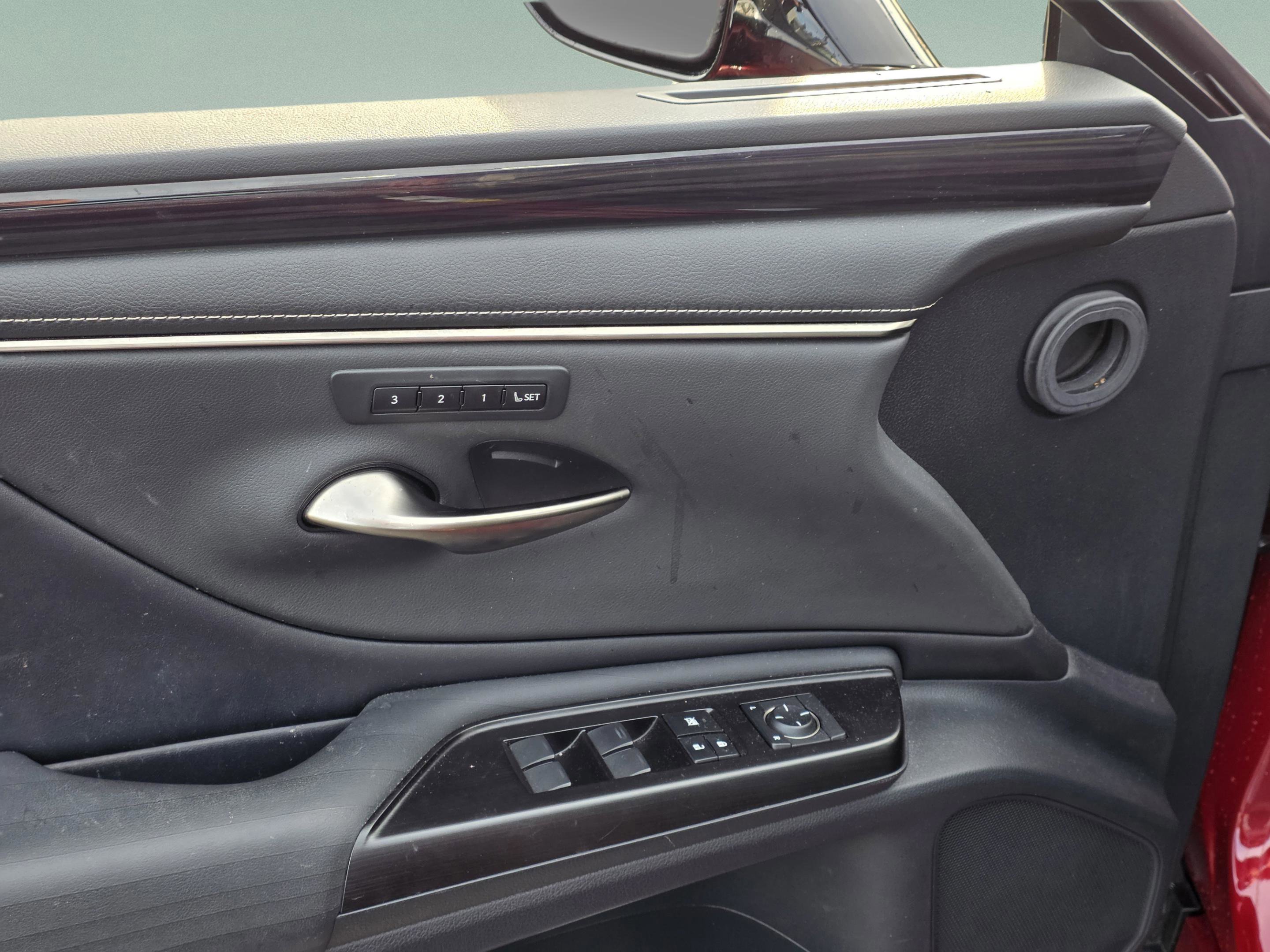 Used 2019 Lexus ES 350 w/ Accessory Package 2 FWD image 9