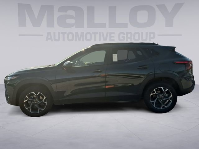 Used 2025 Chevrolet Trax LT w/ Driver Confidence Package FWD image 2