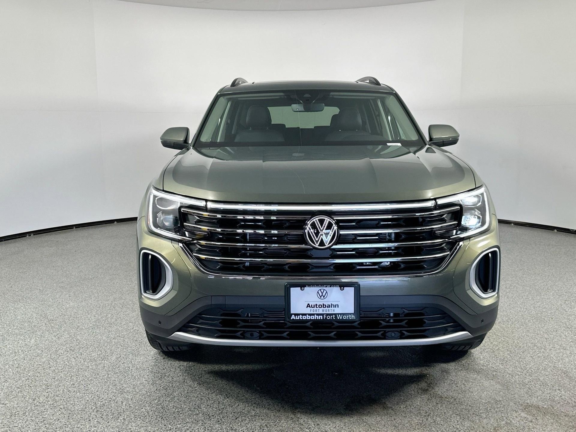 New 2026 Volkswagen Atlas SE image 2
