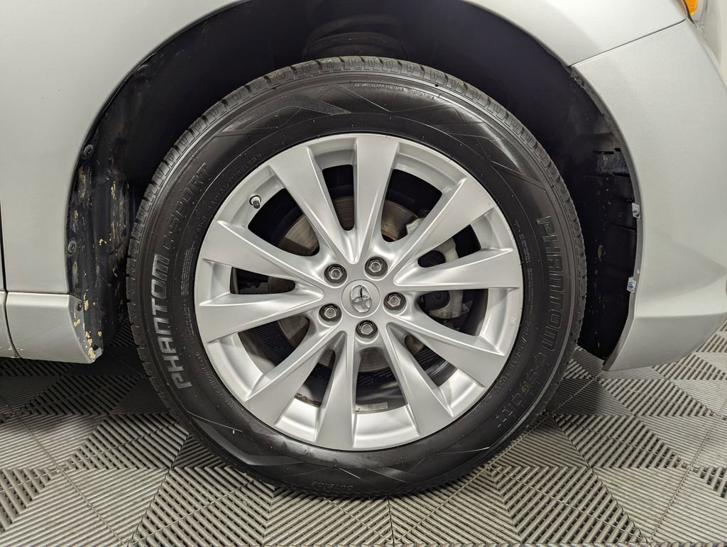 Used 2014 Toyota Venza XLE FWD image 27