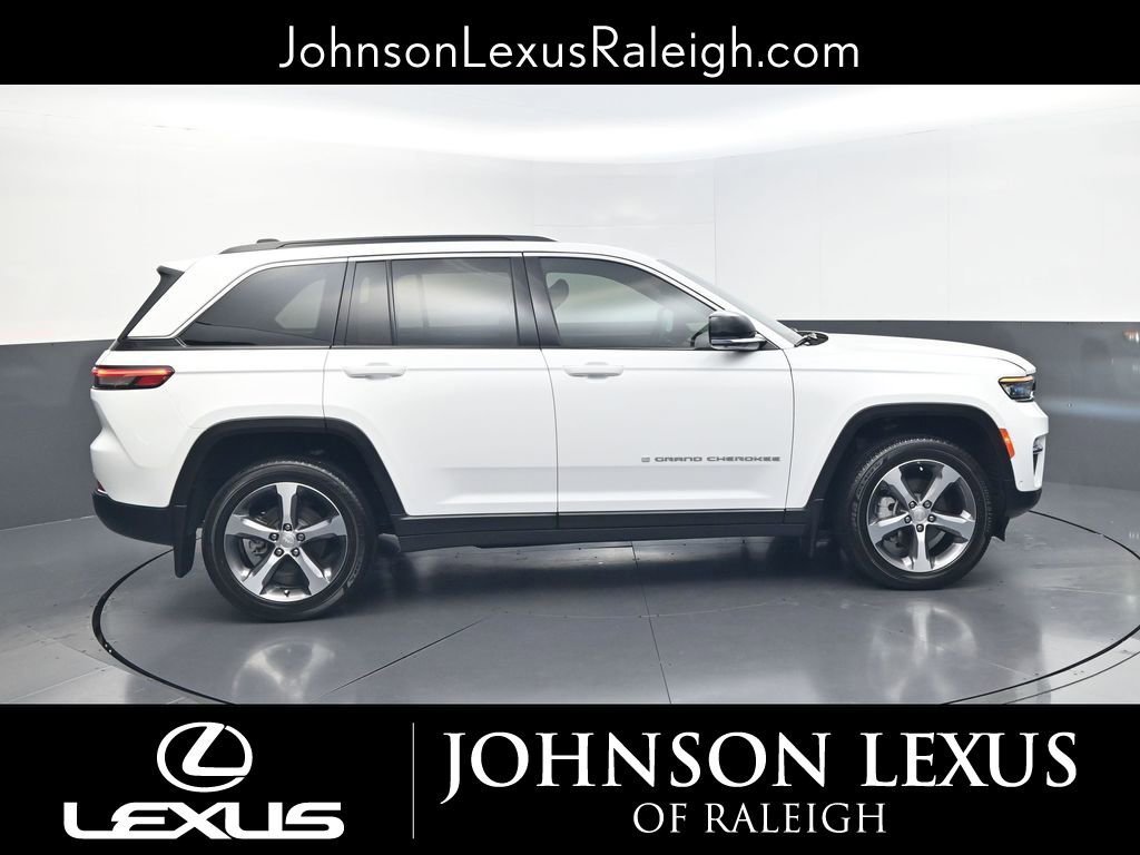 Used 2024 Jeep Grand Cherokee Limited w/ Luxury Tech Group II image 6