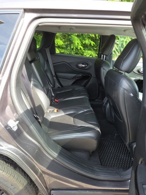 Used 2020 Jeep Cherokee Latitude Plus AWD/4WD image 24