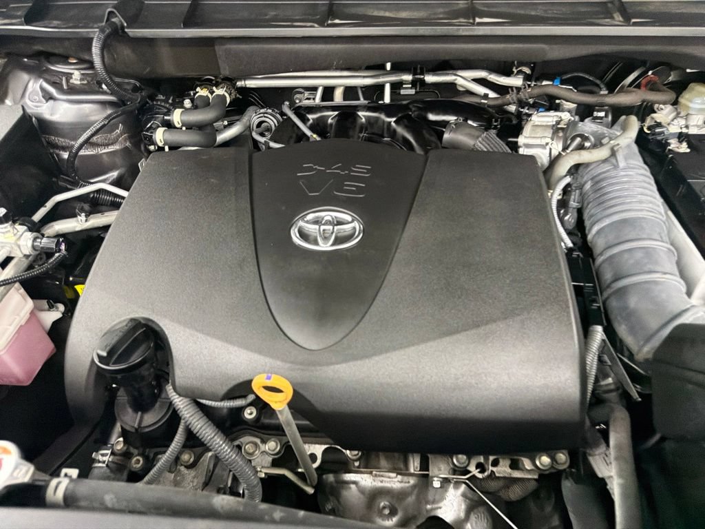 Used 2022 Toyota Highlander XLE FWD image 42