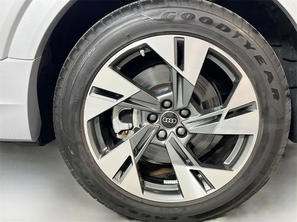 Certified 2022 Audi e-tron Prestige w/ Prestige Package image 31