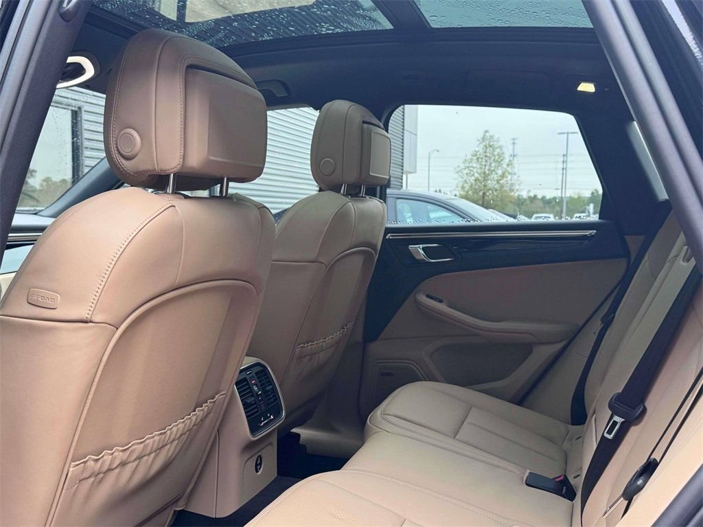 New 2026 Porsche Macan AWD/4WD image 32