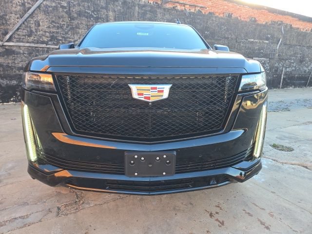 Used 2022 Cadillac Escalade ESV Sport Platinum w/ Heavy-Duty Trailer Package AWD/4WD image 2