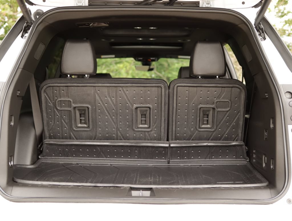 Used 2023 Chevrolet Traverse High Country w/ LPO, Floor Liner Package AWD/4WD image 32