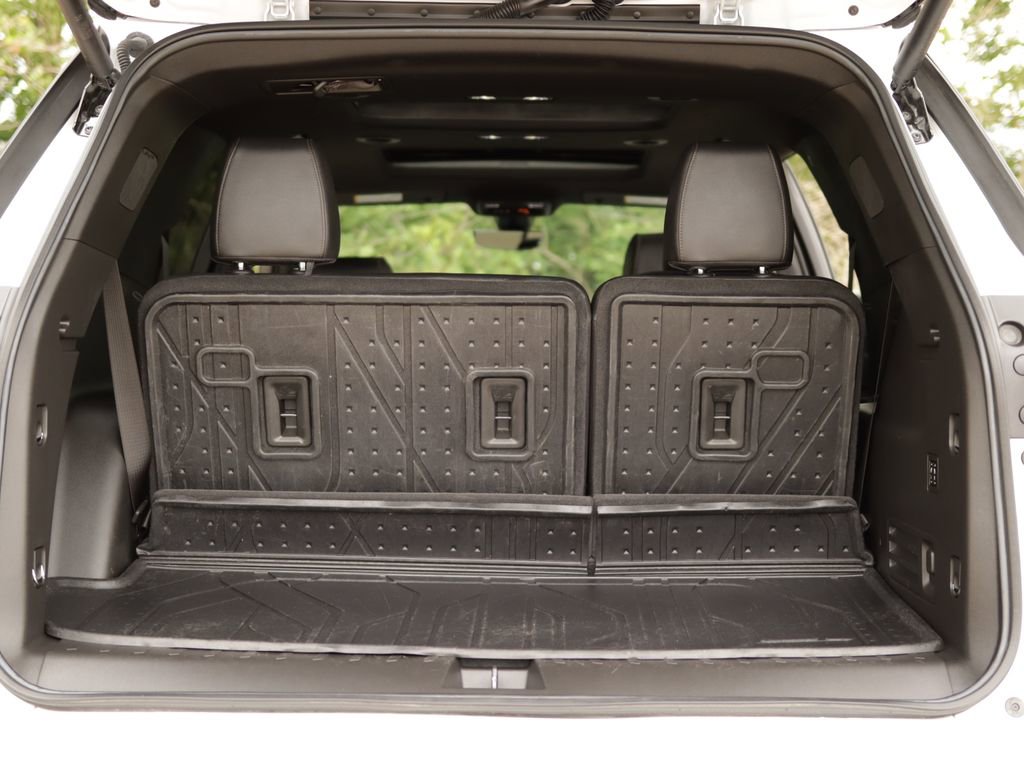 Used 2023 Chevrolet Traverse High Country w/ LPO, Floor Liner Package AWD/4WD image 32