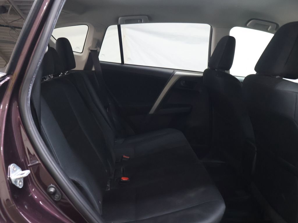 Used 2018 Toyota RAV4 LE AWD/4WD image 12