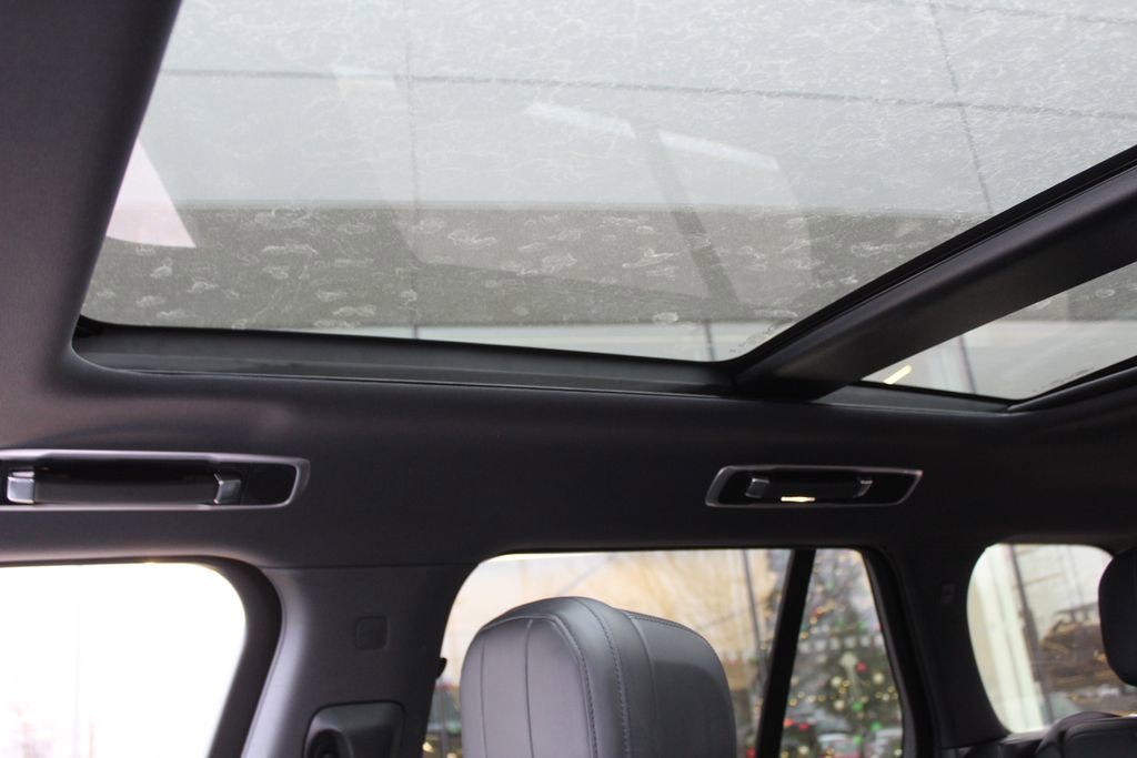Used 2025 Land Rover Range Rover SE image 23
