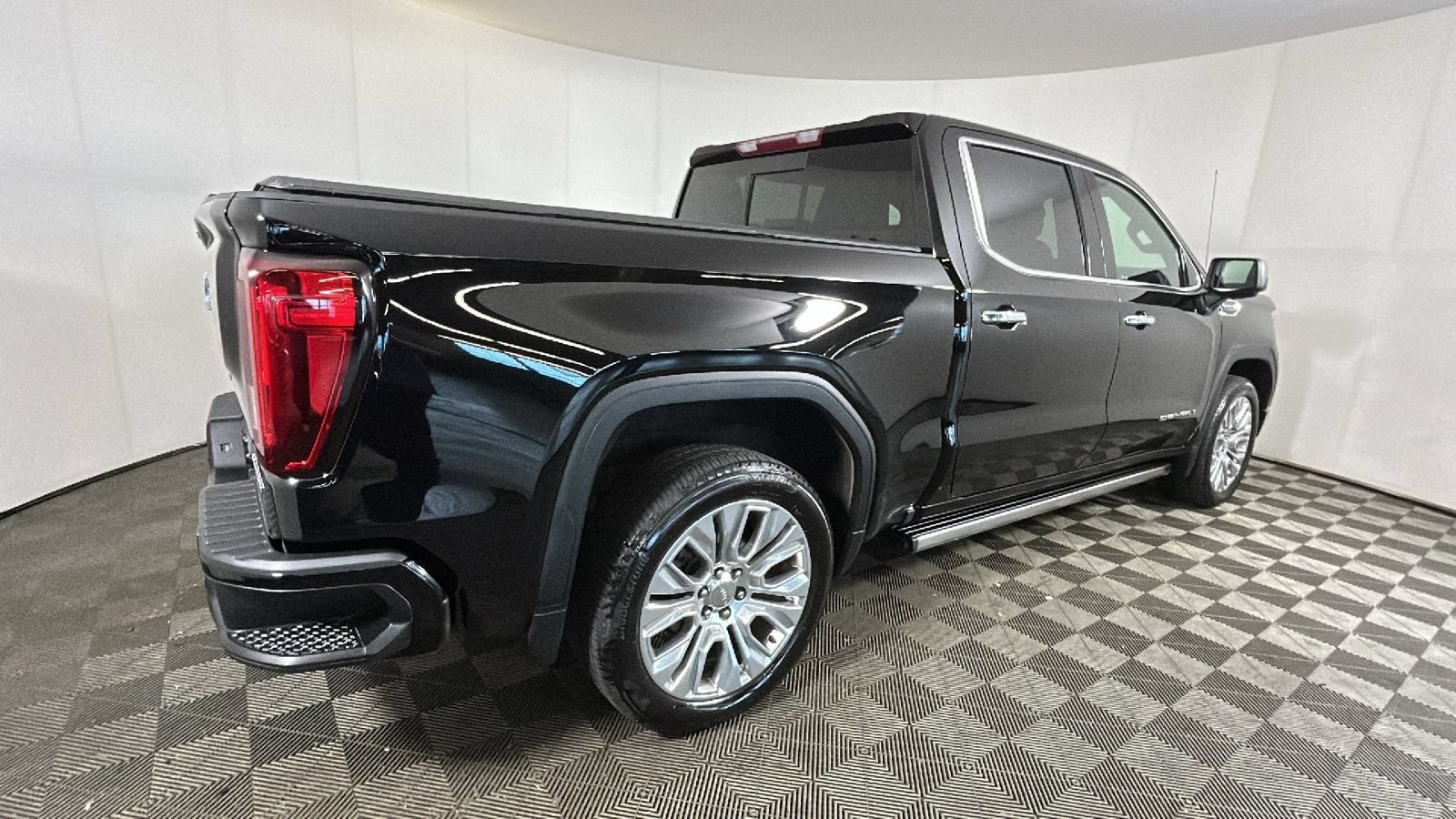 Used 2022 GMC Sierra 1500 Denali w/ Denali Premium Package AWD/4WD image 3