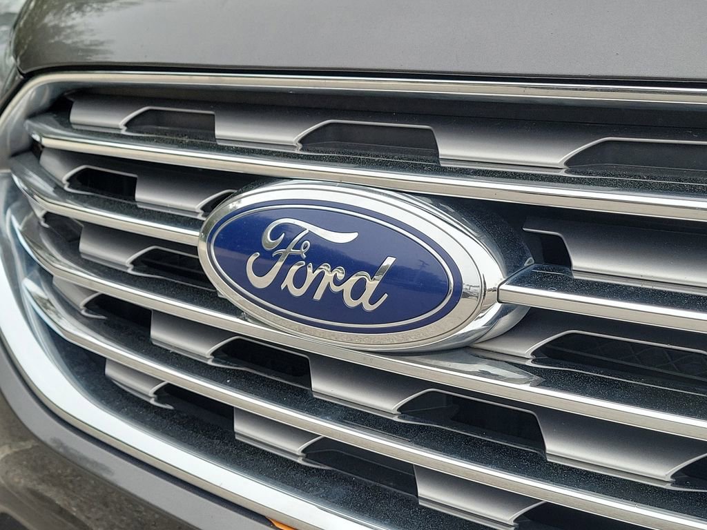 Used 2019 Ford Edge SEL w/ Equipment Group 201A image 4