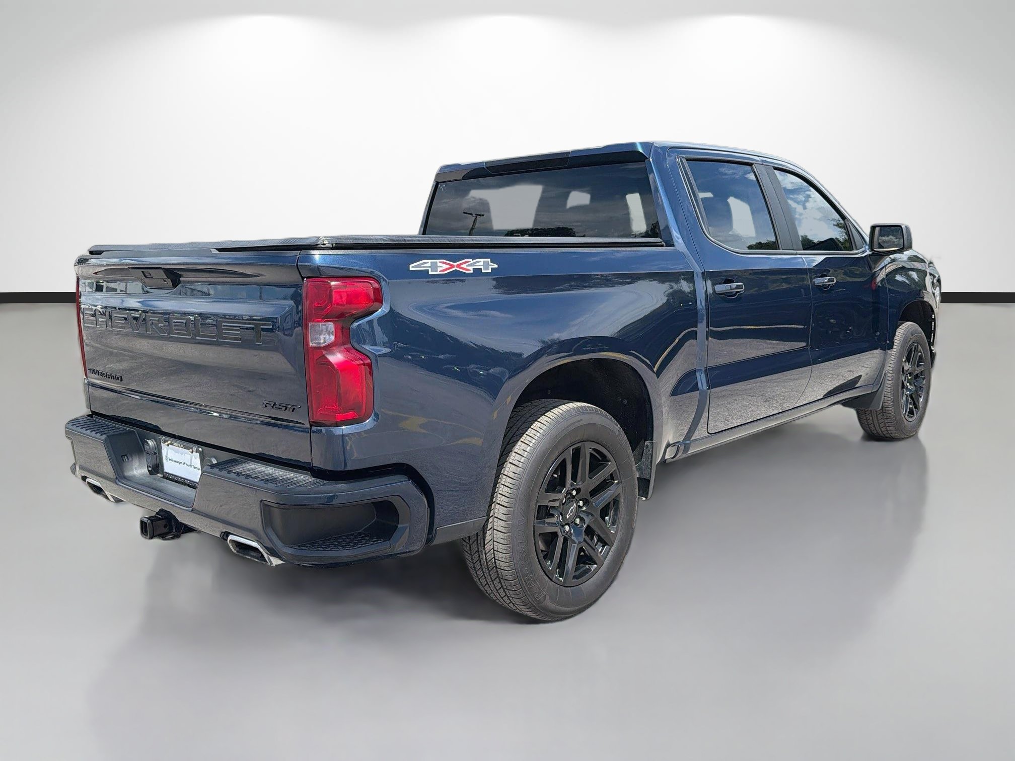 Used 2022 Chevrolet Silverado 1500 RST w/ LPO, Blackout Package AWD/4WD image 3