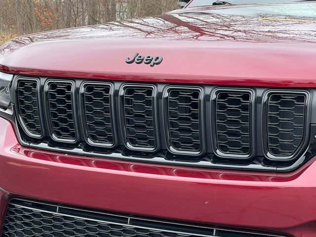 Used 2024 Jeep Grand Cherokee Altitude image 41
