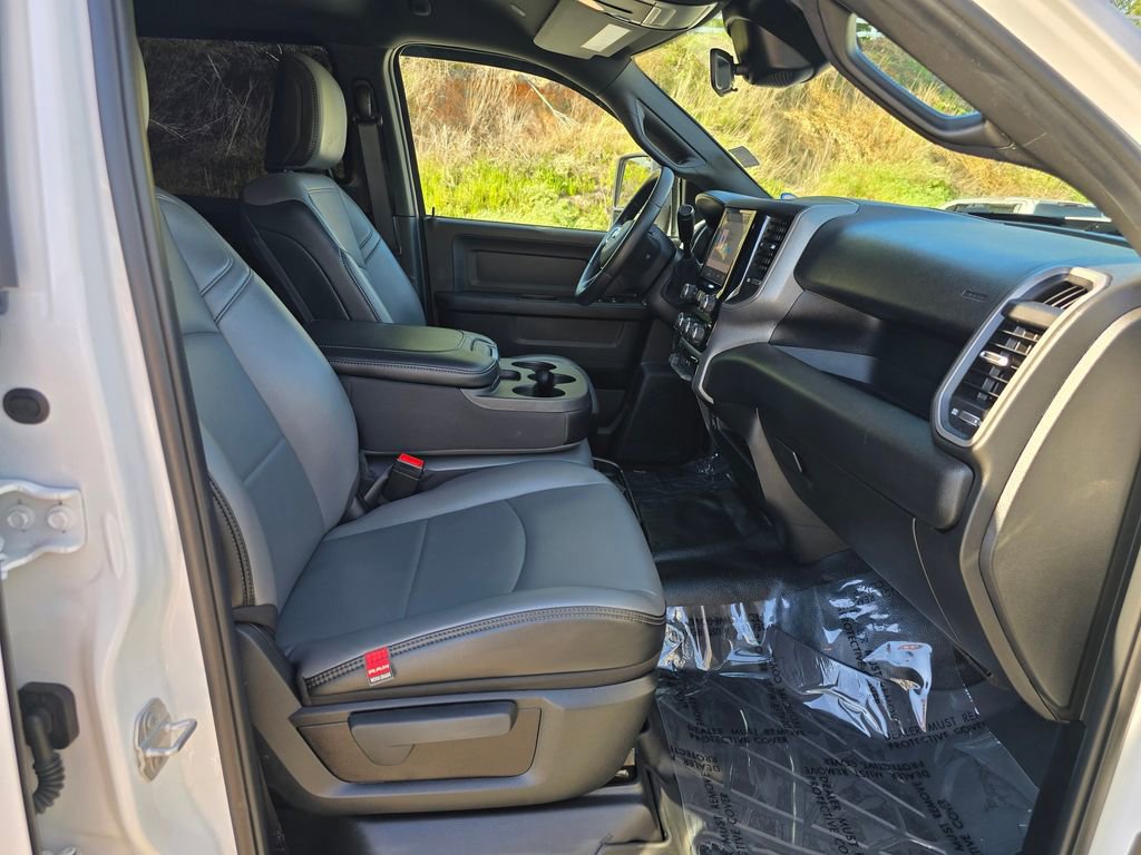 Used 2025 RAM 3500 Tradesman w/ Chrome Appearance Group image 28