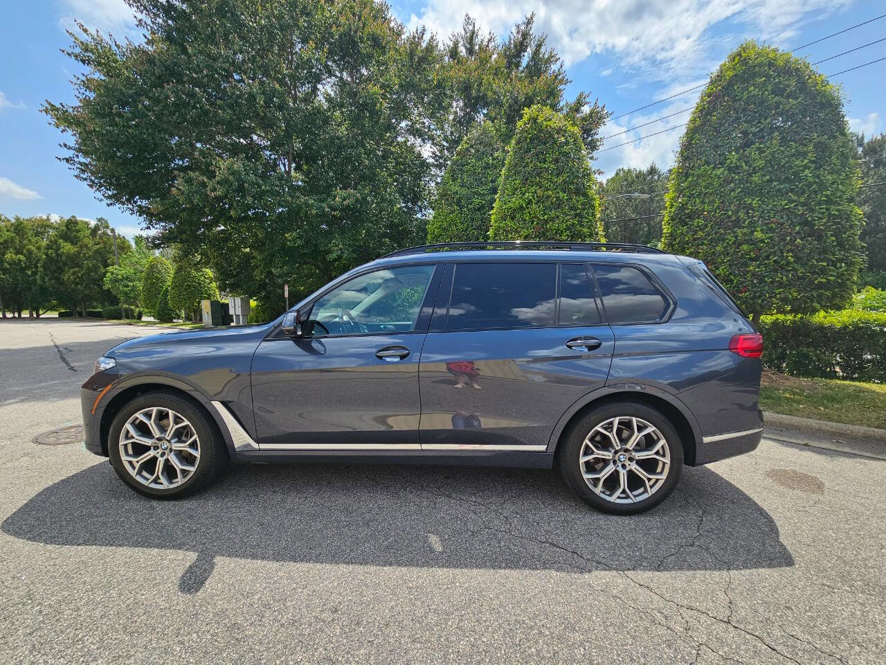 Used 2021 BMW X7 xDrive40i w/ Premium Package AWD/4WD image 2