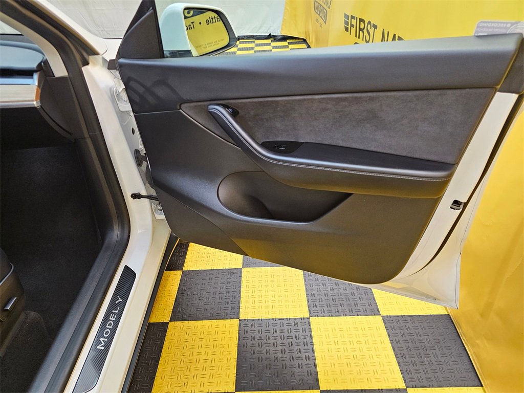 Used 2021 Tesla Model Y Long Range image 13