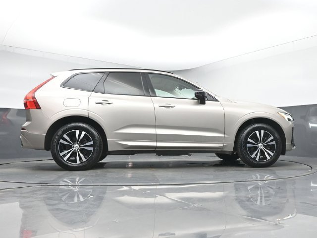 Used 2024 Volvo XC60 B5 Core w/ Protection Package Premier AWD/4WD image 41