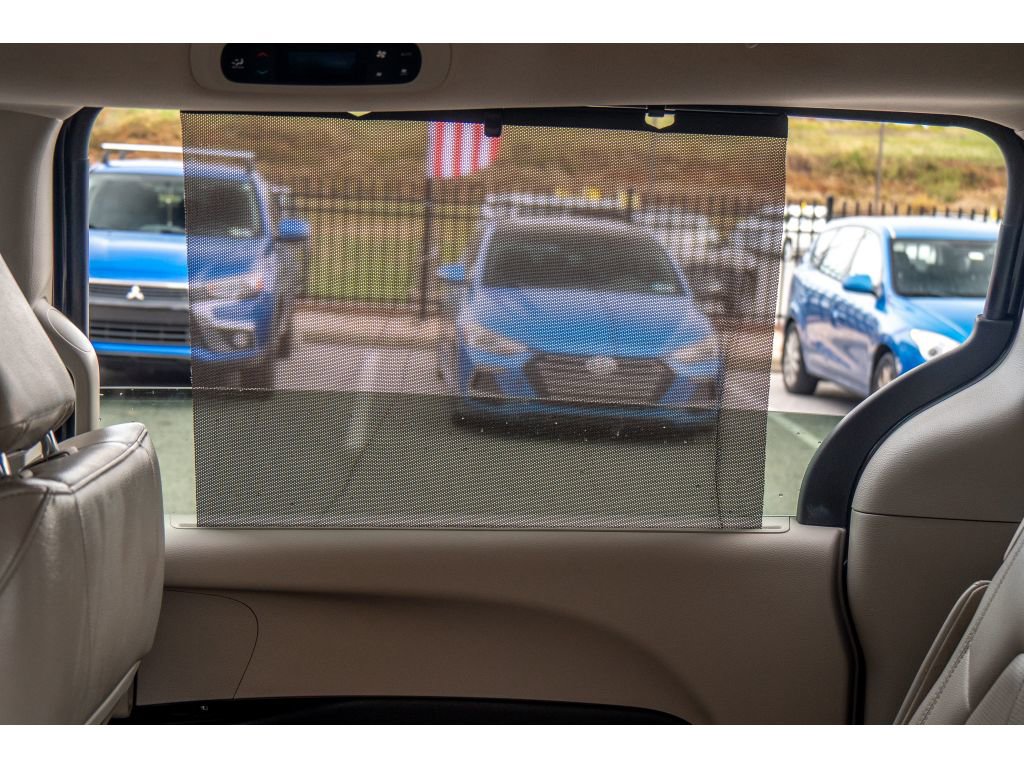 Used 2019 Chrysler Pacifica Touring-L image 20