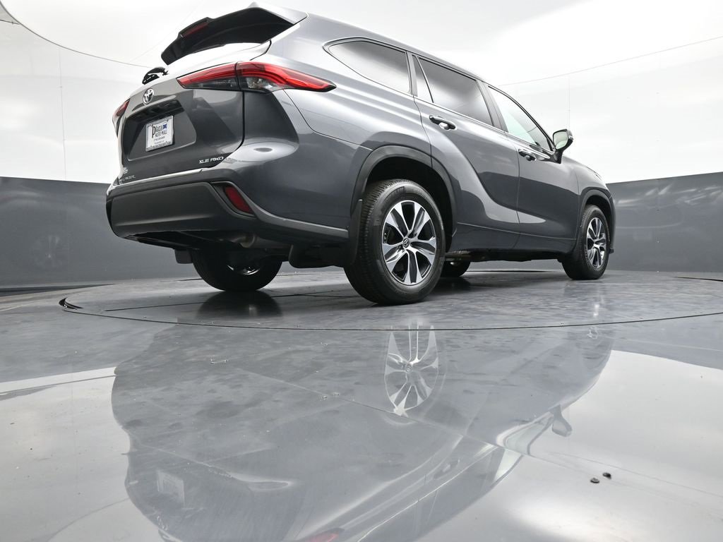 Certified 2023 Toyota Highlander XLE image 32