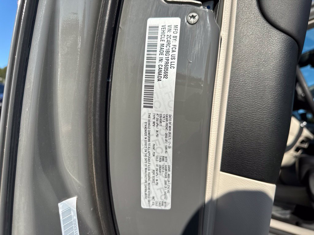Used 2023 Chrysler Pacifica Touring-L FWD image 26