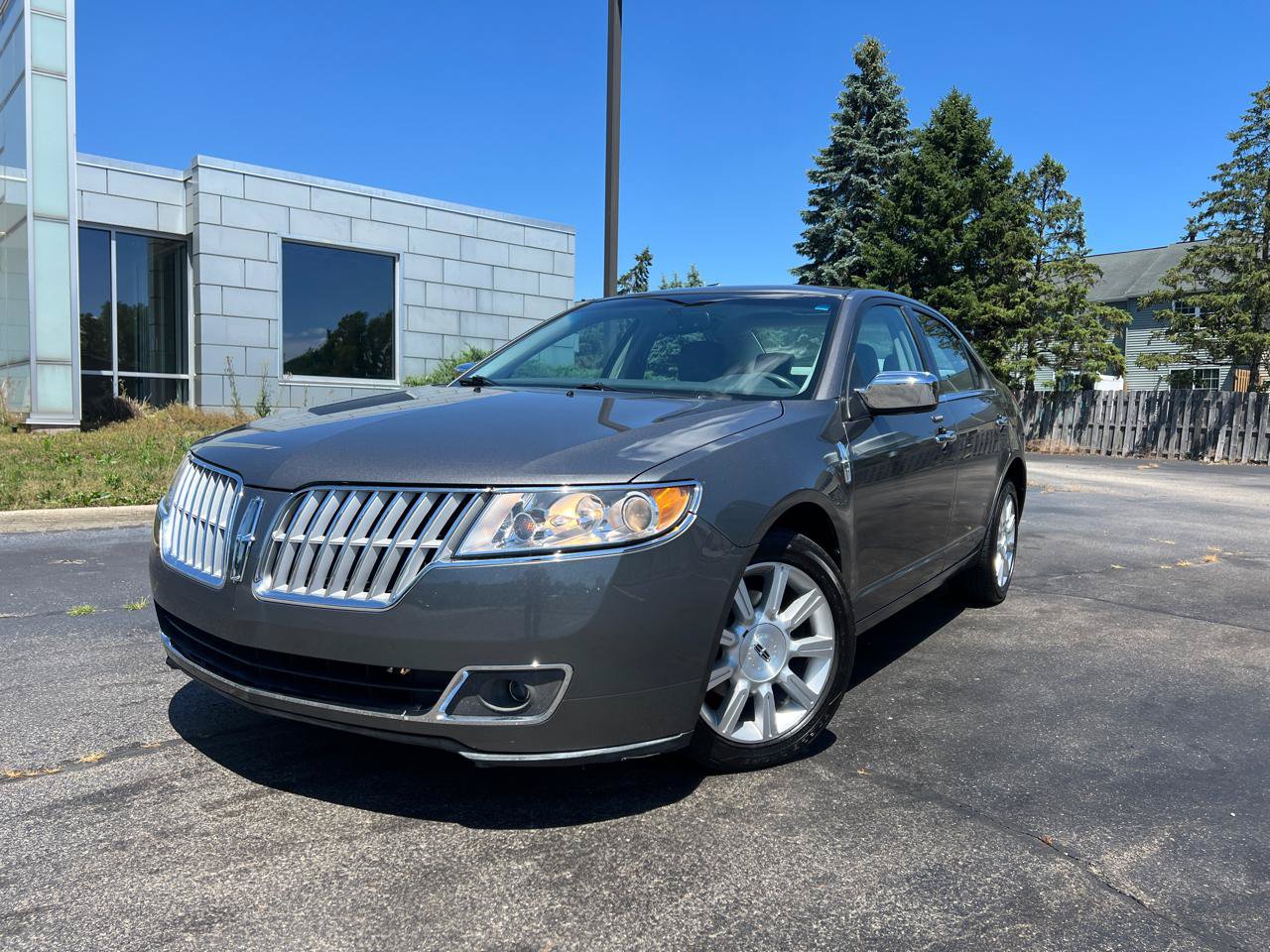 Used 2010 Lincoln MKZ FWD image 2
