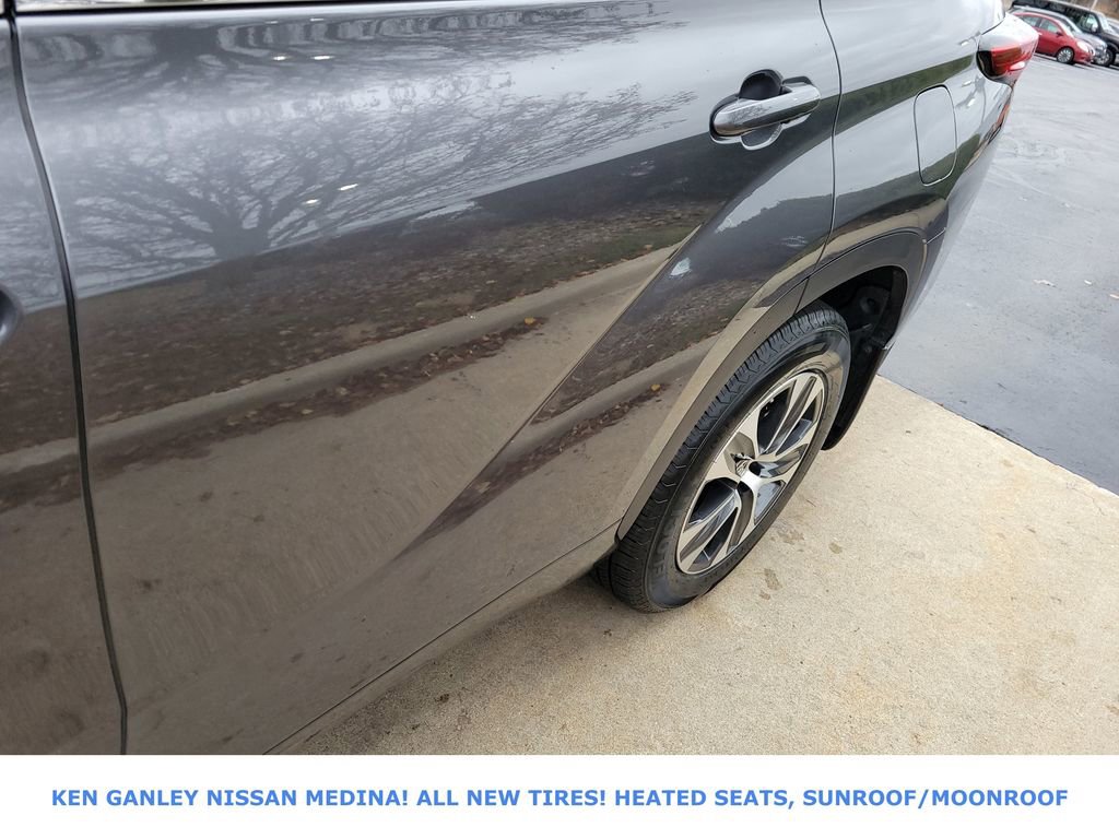 Used 2023 Toyota Highlander L image 12