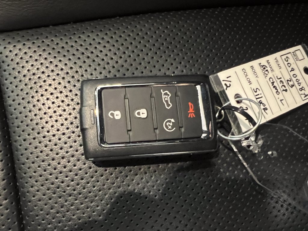 Used 2023 Jeep Grand Cherokee L Overland RWD image 31