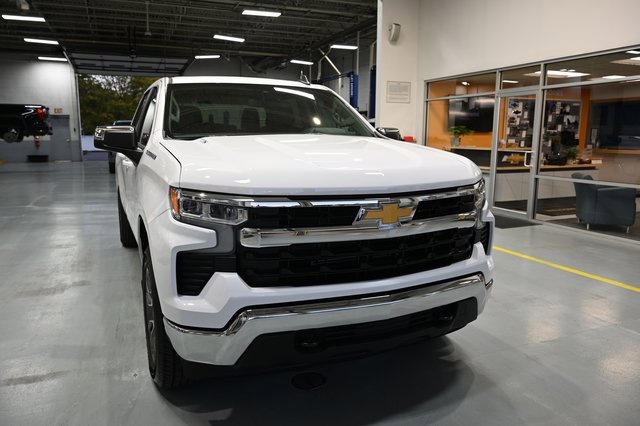New 2026 Chevrolet Silverado 1500 LT image 3