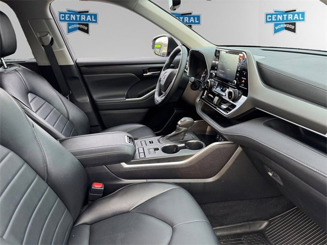 Used 2022 Toyota Highlander XLE image 15