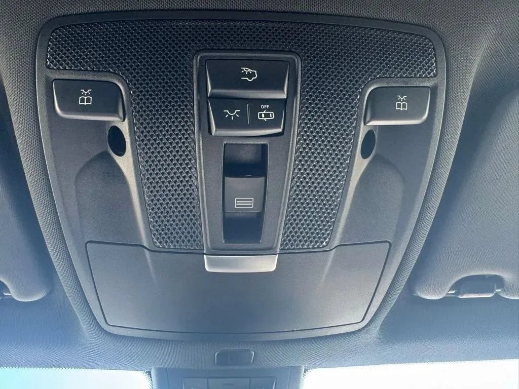 Used 2018 Mercedes-Benz GLA 250 4MATIC image 33
