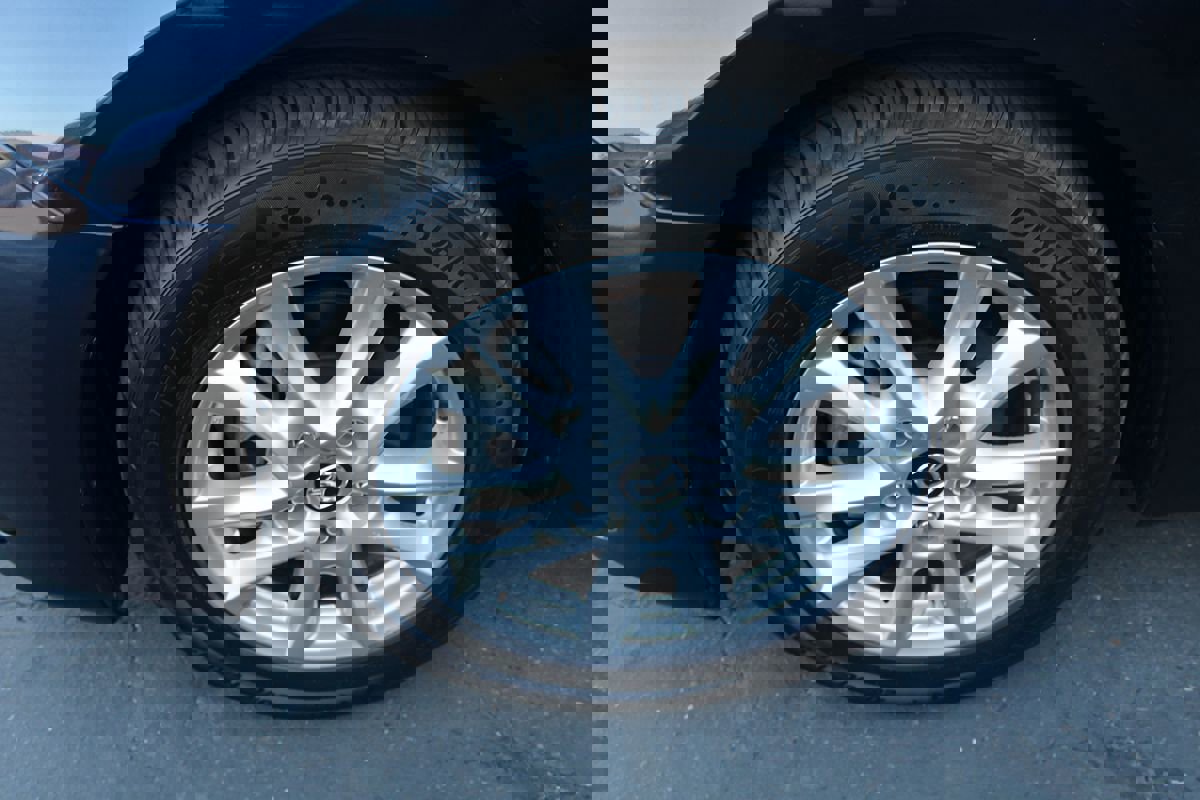 Used 2014 MAZDA MAZDA3 i Touring image 11