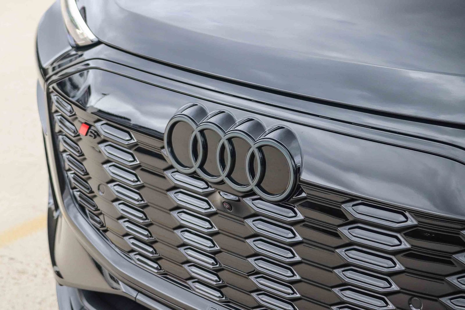 New 2027 Audi SQ6 e-tron Prestige AWD/4WD image 11