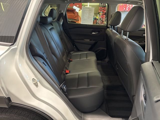 Used 2025 Nissan Rogue SL w/ SL Premium Package AWD/4WD image 18