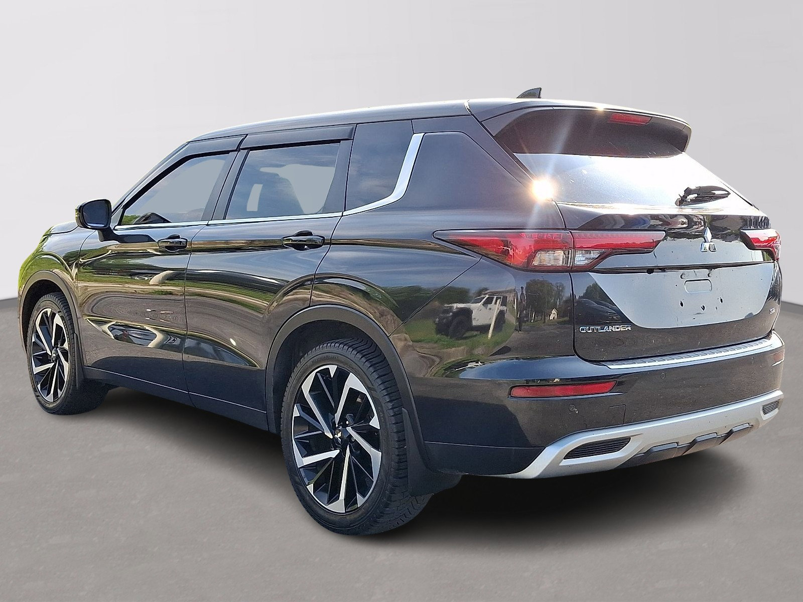 Used 2023 Mitsubishi Outlander ES AWD/4WD image 4