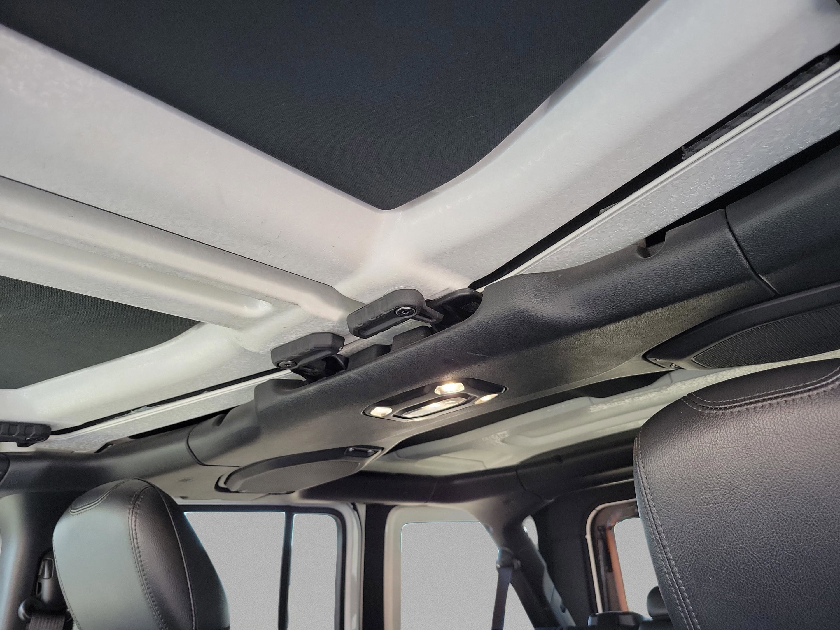 Used 2023 Jeep Wrangler Unlimited Sahara w/ Cold Weather Group image 18