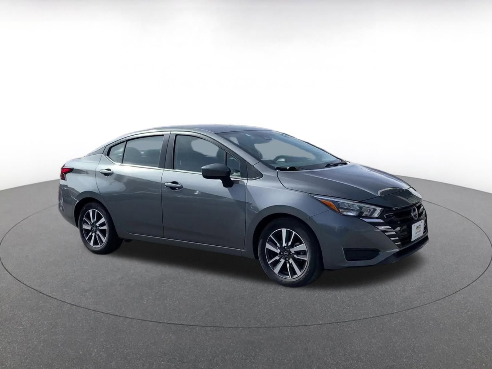 Used 2025 Nissan Versa SV image 2