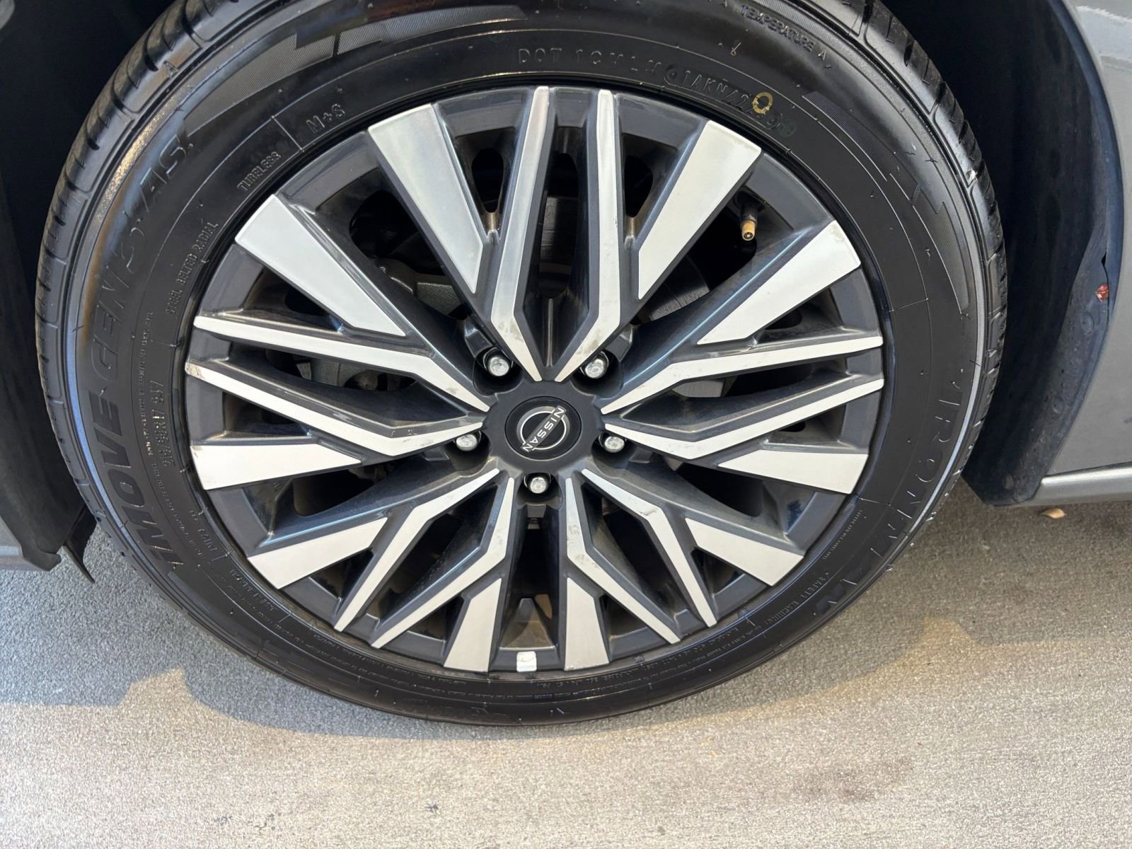 Used 2025 Nissan Altima 2.5 SV FWD image 30