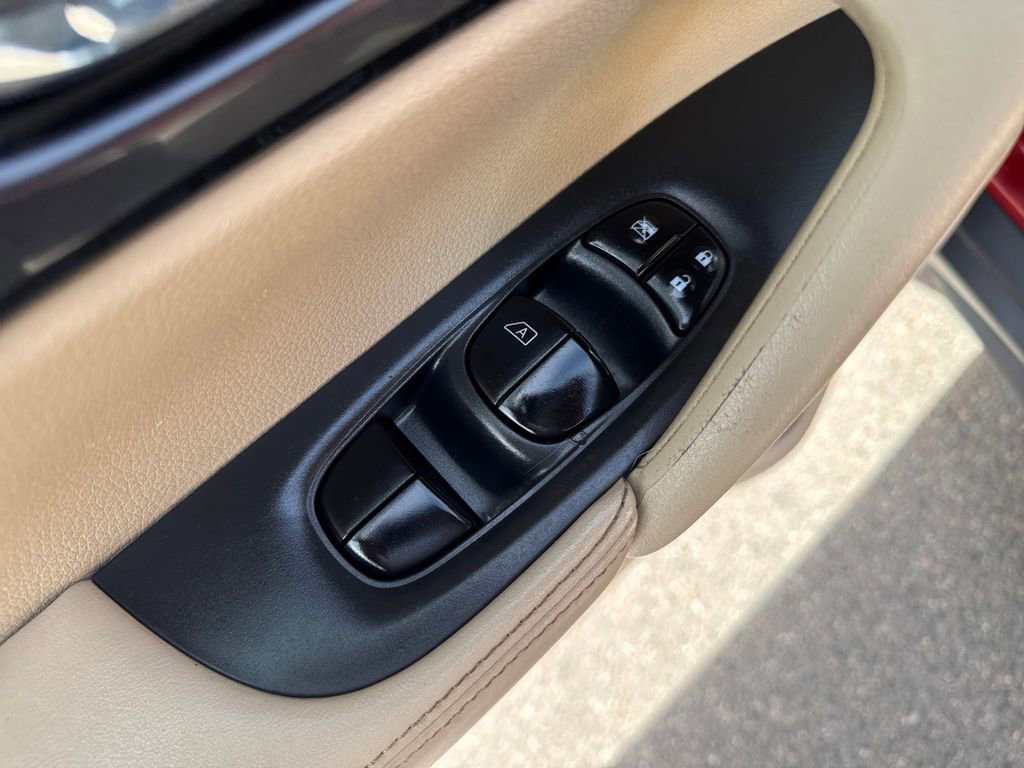 Used 2020 Nissan Rogue SV AWD/4WD image 11